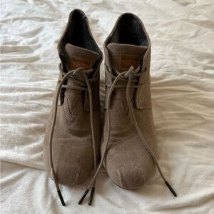 TOMS Women's Kala Desert Suede Ankle Booties